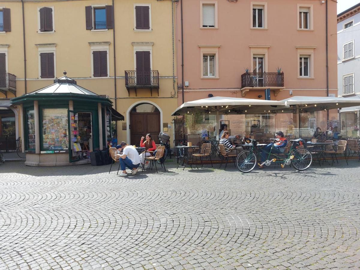 Appartamento In Piazza Cavour Centro Storico Rimini Exterior foto